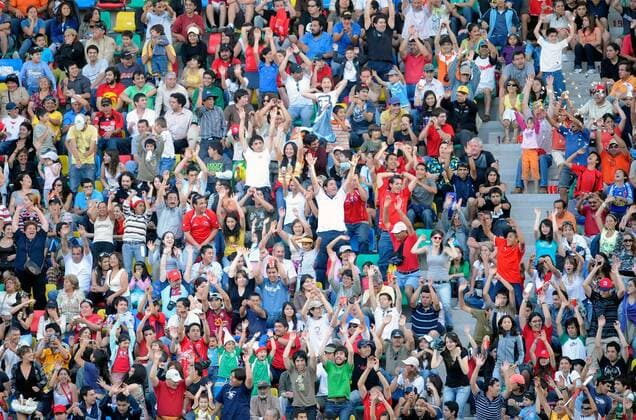 Ausgelassene Fußballfans bei der Frauen U20 WM 2008 - Fußball WM Damen U20 WM 2008, U 20, Frauen, Frauenfußball, Länderspiel, Nationalteam, Nationaltrikot, Finale Totale La Florida, Santiago de Chile Freude,