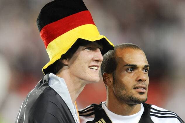 Bastian Schweinsteiger (li.) und David Odonkor (beide Deutschland) - Schlussjubel Fußball EM Herren Euro 2008, Länderspiel, Halbfinale, Nationalteam, Nationaltrikot, Gruppe Basel