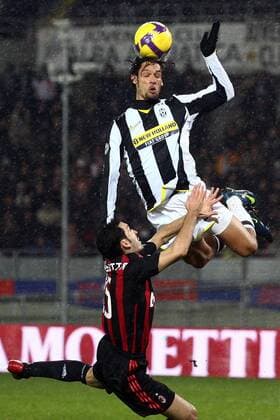 Amauri (Juventus Turin, re.) gegen Gianluca Zambrotta (AC Mailand) -  Fußball Herren Serie A 2008 2009, 1. Italienische Liga, Juventus Turin AC Mailand 4:2, Milan, Juve Gruppe Turin Dynamik, Kampf,