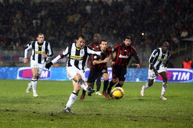 Alessandro Del Piero (Juventus Turin) erzielt das 1:0 gegen AC Mailand per Elfmeter -  Fußball Herren Serie A 2008 2009, 1. Italienische Liga, Juventus Turin AC Mailand 4:2, Milan, Juve Gruppe Turin Dynamik,