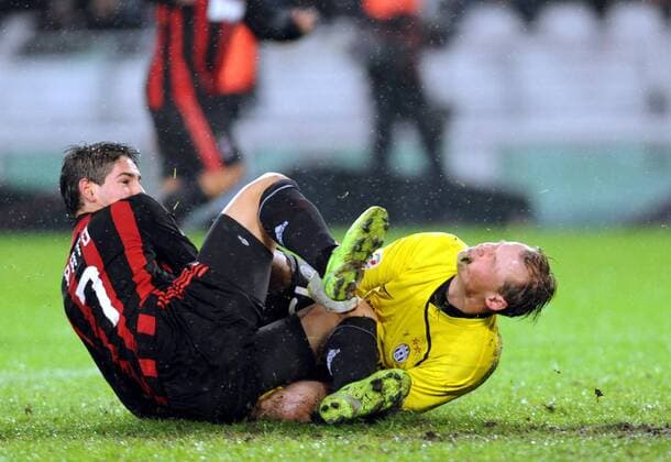 Torwart Alexander Manninger (Juventus Turin) gegen Alexandre Pato (AC Mailand) -  Fußball Herren Serie A 2008 2009, 1. Italienische Liga, Juventus Turin AC Mailand 4:2, Milan, Juve Gruppe Turin Dynamik, Kampf,