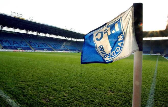 Fußball, Stadiongeschichte 1. FC Magdeburg Eckfahne im Stadion Magdeburg, Heimspielstätte des 1. FC Magdeburg Fußball Herren Regionalliga Nord 2008 2009, 1. FC Magdeburg Einzelbild Stadion Magdeburg Magdeburg