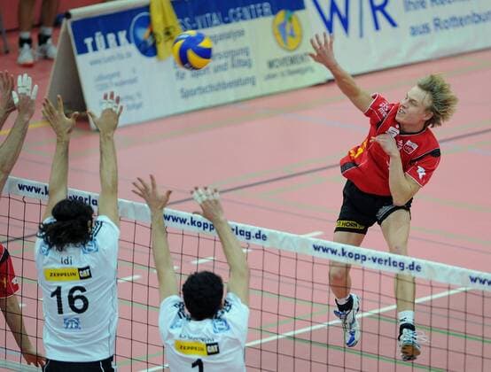 Dirk Mehlberg (Rottenburg, re.) im Duell Volleyball 1. BL Herren Saison 2008 2009, TV Rottenburg - VfB Friedrichhafen 1:3 Gruppe Tübingen Dynamik,