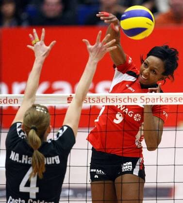 Tesha Harry (Dresden, re.) gegen Danubia Costa Caldara (Hamburg) Volleyball 1. BL Damen Saison 2008 2009, Dresdner SC - NA Hamburg, DSC Gruppe Dresden