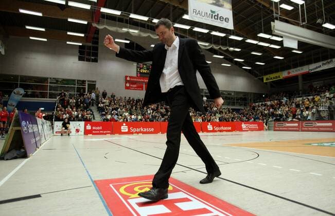 Trainer Arnd Ludwig (Dresden) - Jubel Volleyball 1. BL Damen Saison 2008 2009, Dresdner SC, DSC Einzelbild Dresden