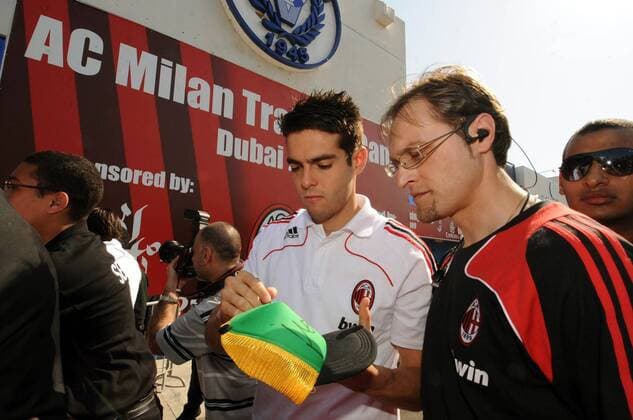 Kaka (AC Mailand, Mitte) schreibt Autogramme für die Fans im Trainingslager in Dubai - Fußball Herren Serie A 2008 2009, 1. Italienische Liga, Milan, Training, Gruppe Dubai