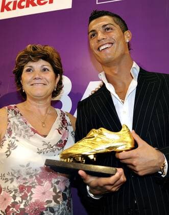 Cristiano Ronaldo (Manchester United Portugal) - Europas bester Torschütze 2007 2008 mit dem goldenen Schuh und seiner Mutter Maria Dolores Aveiro -  Fußball Herren Preisverleihung 2008, ManU, Ehrung, Spielerehrung, Goldener Schuh Gruppe Funchal