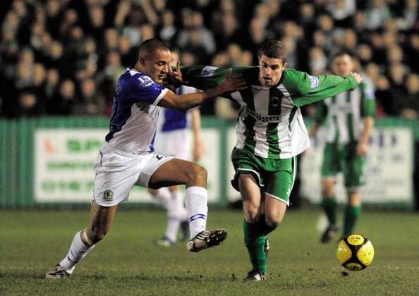 Shaun Reay (Blyth Spartans, re.) gegen Danny Simpson (Blackburn) - EDITORIAL USE ONLY. No use with unauthorised audio, video, data, fixture lists, club league logos or live services. Online in-match use limited to 120 images, no video emulation. No use in betting, games or single club league player publications. Fußball Herren FA Cup 2008 2009, Englischer Pokal, Pokalspiel, Blyth Spartans - Blackburn Rovers 0:1 Gruppe Blyth Dynamik,