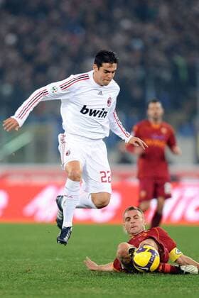Kaka (AC Mailand, li.) gegen Daniele de Rossi (AS Rom) -  Fußball Herren Serie A 2008 2009, 1. Italienische Liga, AS Rom - AC Mailand 2:2, Milan, Roma Gruppe Rom Dynamik,