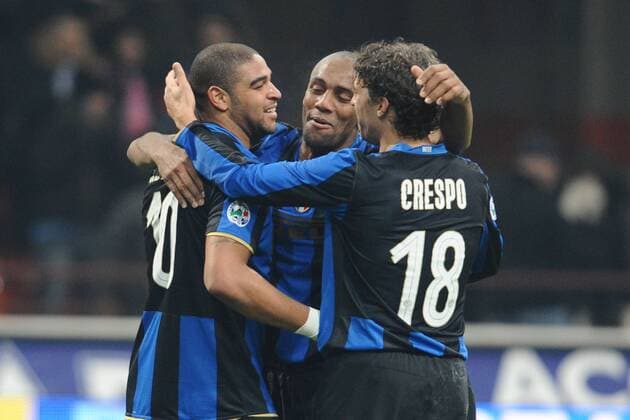 Torjubel Inter Mailand, v.li.: Adriano, Maicon und Hernan Crespo -  Fußball Herren Coppa Italia 2008 2009, Italienischer Pokal, Pokalspiel, FC Internazionale Mailand Gruppe Mailand Freude,