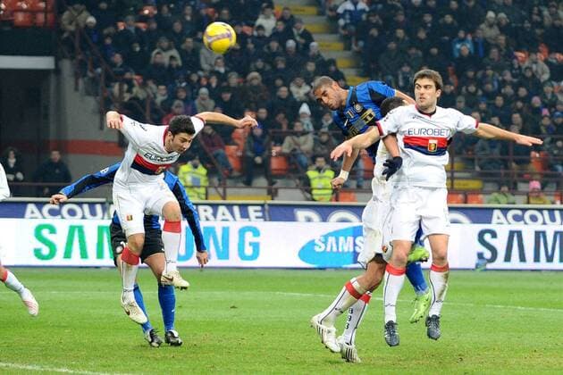 Adriano (Inter Mailand, 2.v.re.) erzielt ein Tor -  Fußball Herren Coppa Italia 2008 2009, Italienischer Pokal, Pokalspiel, FC Internazionale Mailand - Genoa CFC 3:1 Gruppe Mailand Dynamik,