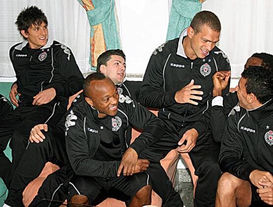 Partizan Belgrad - Ljubomir Fejsa (li.), Almami Moreira (vorn) und Juca Antonelo (2.v.re.) -  Fußball Herren Meridian Super Liga 2008 2009, 1. Serbische Liga, Trainingslager Gruppe Zemun Harmonie,