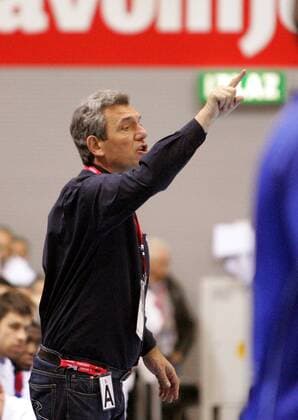Nationaltrainer Claude Onesta (Frankreich) gibt Anweisungen -  Handball WM Herren WM 2009, Länderspiel, Nationalmannschaft Einzelbild Osijek