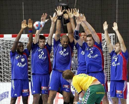 Freiwurfmauer Frankreich v.li.: Luc Abalo, Franck Junillon, Didier Dinart, Jerome Fernandez, Guilaume Gill und Michael Guigou -  Handball WM Herren WM 2009, Länderspiel, Nationalteam, Nationaltrikot, Frankreich - Australien 42:11 Gruppe Osijek Abwehr