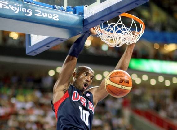 Kobe Bryant (USA) - Dunking -  Basketball OS Sommer Herren Olympische Spiele Beijing 2008, Sommerspiele, Länderspiel, Nationalteam, Nationaltrikot, Halbfinale Einzelbild Beijing Dynamik,