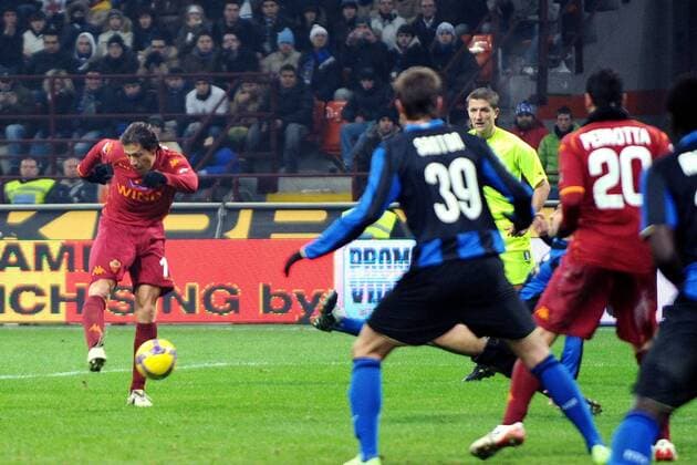 Rodrigo Taddei (AS Rom) erzielt ein Tor -  Fußball Herren Coppa Italia 2008 2009, Italienischer Pokal, Pokalspiel, FC Internazionale Mailand - AS Rom 2:1 Gruppe Mailand Dynamik,