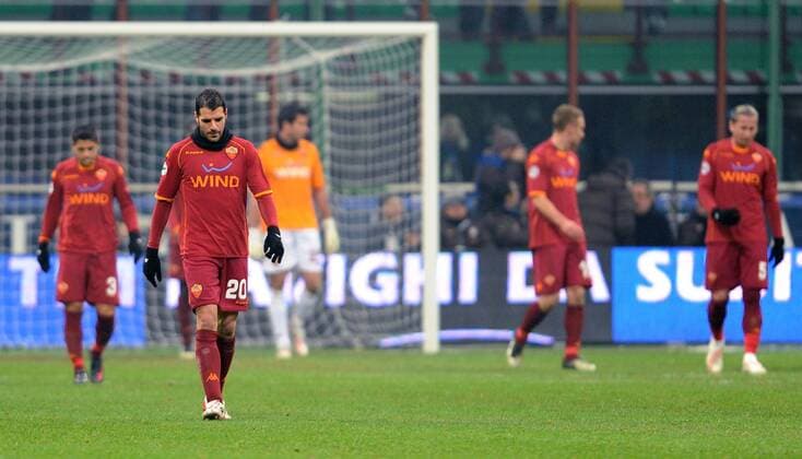 Simone Perrotta (AS Rom) enttäuscht -  Fußball Herren Coppa Italia 2008 2009, Italienischer Pokal, Pokalspiel, AS Rom, Roma Gruppe Mailand Enttäuschung,