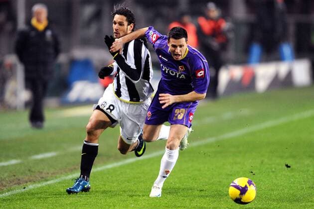 Manuel Pasqual (Florenz, re.) gegen Amauri (Juventus Turin) -  Fußball Herren Serie A 2008 2009, 1. Italienische Liga, Juventus Turin - ACF Fiorentina 1:0, AC, Juve Gruppe Turin Dynamik,