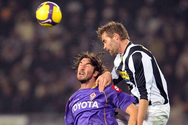 Olof Mellberg (Juventus Turin, re.) gegen Emiliano Bonazzoli (Florenz) -  Fußball Herren Serie A 2008 2009, 1. Italienische Liga, Juventus Turin - ACF Fiorentina 1:0, AC, Juve Gruppe Turin Dynamik,