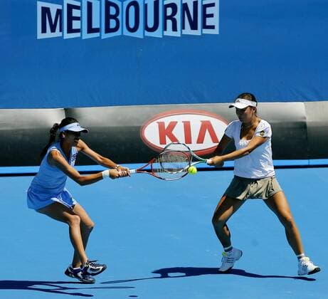 Peng Shuai (China, re.) und Hsieh Su Wei (Taiwan) -  Tennis Damen Australian Open 2009, Grand Slam, WTA Tour Gruppe Melbourne Dynamik, Komik,