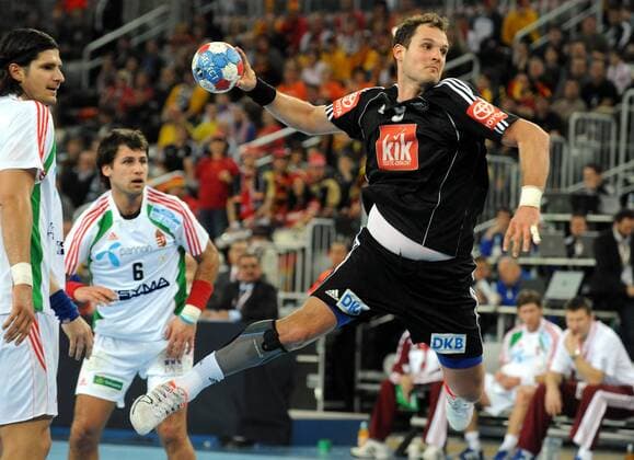 Jens Tiedtke (Deutschland, re.) Handball WM Herren WM 2009, Länderspiel, Nationalteam, Nationaltrikot, Spiel um Platz 5 Gruppe Zagreb Dynamik,