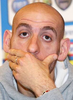 Davide Possanzini (Brescia) während der Pressekonferenz anlässlich seiner einjährigen Dopingsperre aufgrund einer verspäteten Dopingkontrolle -  Fußball Herren Serie B 2008 2009, 2. Italienische Liga, Brescia Calcio, Vdig Porträt Brescia Enttäuschung,