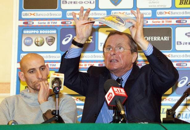 Präsident Gino Corioni (re.) und Davide Possanzini (beide Brescia) während der Pressekonferenz anlässlich Possanzinis einjährigen Dopingsperre aufgrund einer verspäteten Dopingkontrolle -  Fußball Herren Serie B 2008 2009, 2. Italienische Liga, Brescia Calcio, Vdig Gruppe Brescia Enttäuschung,