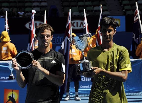 Siegerehrung Australian Open 2009: Sieger Yuki Bhambri (Indien, re.) und Alexandros Ferdinandos Georgoudas (Deutschland) Tennis Herren Australian Open 2009, Grand Slam, ATP Tour, Finale, Junioren, Jugend, Nachwuchs Gruppe Melbourne