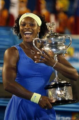 Serena Williams (USA) mit der Trophäe für ihren Sieg bei den Australian Open 2009 Tennis Damen Australian Open 2009, Grand Slam, WTA Tour, Finale Einzelbild Melbourne Freude, Begeisterung,