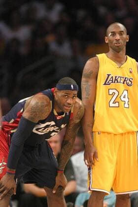 LeBron James (Cleveland Cavaliers, li.) und Kobe Bryant (Los Angeles Lakers) - (Icon59209011910261) Basketball Herren NBA 2008 2009, Los Angeles Lakers - Cleveland Cavaliers 105:88 Gruppe Los Angeles, LA, L A EDITORIAL USE ONLY