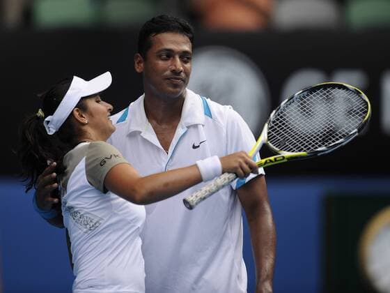 Mahesh Bhupathi und Sania Mirza (beide Indien) jubeln, sie sind Mixed Sieger der Australian Open 2009 Tennis Australian Open 2009, Grand Slam, ATP WTA Tour, Finale Gruppe Melbourne Freude,