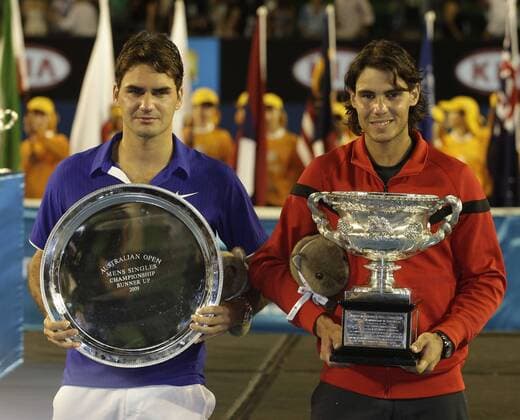 Siegerehrung der Australian Open 2009: Sieger Rafael Nadal (Spanien, re.) mit Roger Federer (Schweiz) Tennis Herren Australian Open 2009, ATP, Tour, Grand Slam, Finale Gruppe Melbourne Freude,