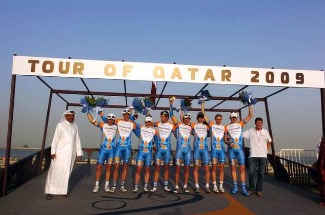 Team Garmin Slipstream gewinnt das Mannschaftszeitfahren auf der 1. Etappe der Tour of Qatar 2009, re. sportlicher Leiter Johnny Weltz (Dänemark) -  Radsport Herren Tour of Qatar 2009, Straßenradsport, Straße, Rad, Mannschaftszeitfahren Zeitfahren Totale 1. Etappe: Doha,