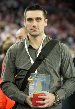 Kiril Lazarov (Mazedonien) mit seiner Trophäe als Top Scorer der Handball WM 2009 -  Handball Länderspiel Herren WM 2009, Nationalmannschaft, Finale, Einzelbild Zagreb