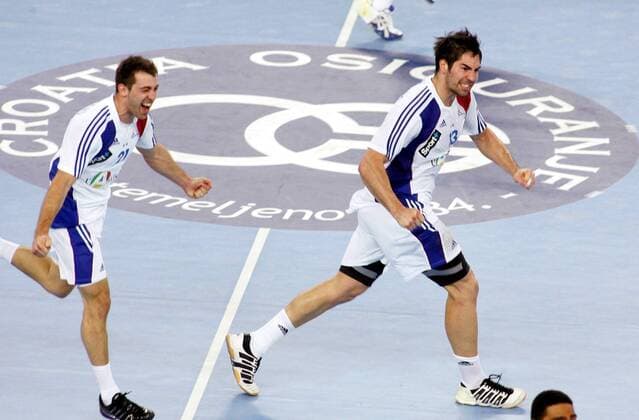 Nikola Karabatic (re.) und Michael Guigou (beide Frankreich) -  Handball Länderspiel Herren WM 2009, Nationalteam, Nationaltrikot, Finale, Vdig Gruppe Zagreb Freude,