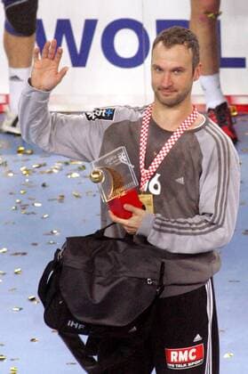 Torwart Thierry Omeyer (Frankreich) ist Weltmeister 2009 und wird als bester Torwart der WM ausgezeichnet -  Handball Länderspiel Herren WM 2009, Nationaltrikot, Nationalteam, Finale, Vdig Einzelbild Zagreb Freude,