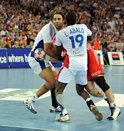Ivano Balic (Kroatien, Mitte) gegen Luc Abalo (Frankreich, re.) Handball Länderspiel Herren WM 2009, Finale, Nationalteam, Nationaltrikot, Frankreich - Kroatien 24:19 Gruppe Zagreb Dynamik,