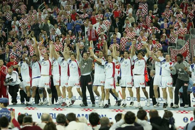 Frankreich ist Weltmeister 2009, v.li.: Dinart, Sorhaindo, Kempe, Junillon, Gille, Barachet, Torwart Omeyer, Fernandez, Abalo, Giugou, Karabatic, Narcisse, Bosquet, Joli und Torwart Karaboue - Handball Länderspiel Herren WM 2009, Finale, Nationalteam, Nationaltrikot Totale Zagreb Begeisterung, Freude,