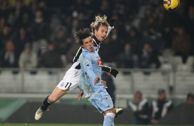 Ezequiel Lavezzi (Neapel, vorn) gegen Pavel Nedved (Juventus Turin) -  Fußball Herren Coppa Italia 2008 2009, Italienischer Pokal, Pokalspiel, Juventus Turin - SSC Napoli 4:3 i. E., Juve Gruppe Turin Dynamik,