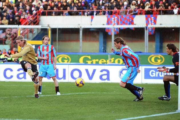 Christian Poulsen (Juventus Turin, li.) trifft zum 1:2 -  Fußball Herren Serie A 2008 2009, 1. Italienische Liga, Gruppe Catania Dynamik,