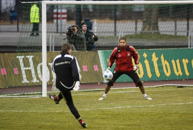 Torwart Tim Wiese (re.) und Torwarttrainer Andreas Köpke (beide Deutschland) - Torwarttraining Fußball Herren Nationalteam 2009, Training, Vdig Gruppe Düsseldorf