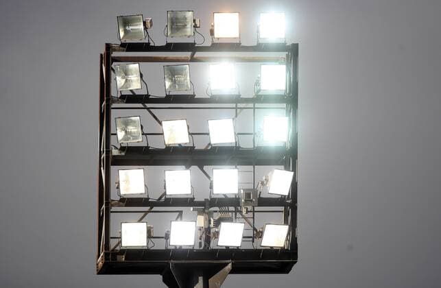 Fußball, Stadiongeschichte FC St. Pauli Flutlichtmast im Millerntorstadion, Heimspielstätte des FC St. Pauli Fußball 2. BL Herren Saison 2008 2009 Totale Stadion am Millerntor Hamburg