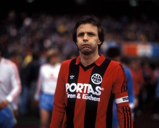 Karl Heinz Körbel (Frankfurt) atmet durch Fußball 1. BL Herren DEUTSCHSPRACHIGE SPORTZEITSCHRIFTEN UND -ZEITUNGEN NUR NACH RÜCKSPRACHE, Saison 1985 1986 Einzelbild Frankfurt M.
