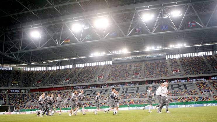 Training Norwegen in der Düsseldorfer LTU Arena -  Fußball Herren Nationalteam 2009, Totale Düsseldorf