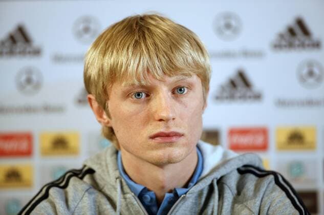 Andreas Beck (Deutschland) - Pressekonferenz Fußball Herren Nationalteam 2009, Pressekonferenz, Pressetermin Porträt Düsseldorf Nachdenklichkeit,
