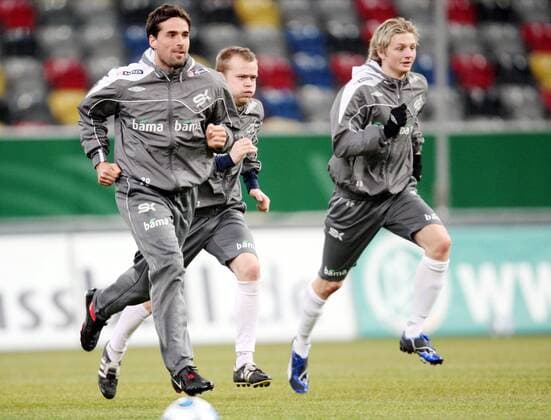 Martin Andresen (li.), Christian Grindheim (Mitte) und Erik Huseklepp (alle Norwegen) -  Fußball Herren Nationalteam 2009, Training Gruppe Düsseldorf Dynamik,