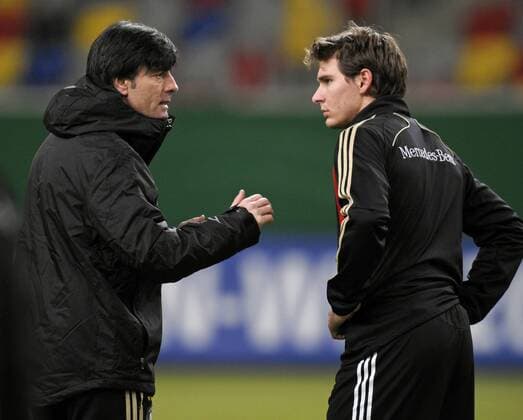 Bundestrainer Joachim Löw (li.) und Patrick Helmes (beide Deutschland) Fußball Herren Nationalteam 2009, Training Gruppe Düsseldorf