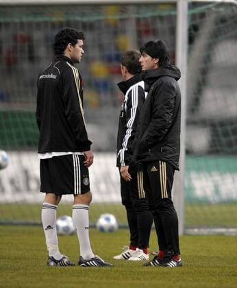 Bundestrainer Joachim Löw (re.) und Michael Ballack (beide Deutschland, li.) Fußball Herren Nationalteam 2009, Training Gruppe Düsseldorf