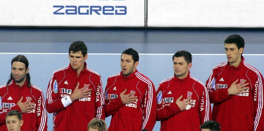 Nationalhymne Kroatien, v.li.: Ivano Balic, Jakov Gojun, Blazenko Lackovic, Denis Spoljaric und Domagoj Duvnjak -  Handball WM Herren WM 2009, Länderspiel, Nationalteam, Nationaltrikot, Finale Gruppe Zagreb