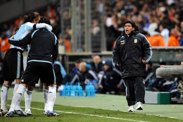 Nationaltrainer Diego Armando Maradona (Argentinien, re.) - Torjubel -  Fußball Länderspiel Herren Freundschaftsspiel 2009, Test Testspiel, Nationalmannschaft Gruppe Marseille